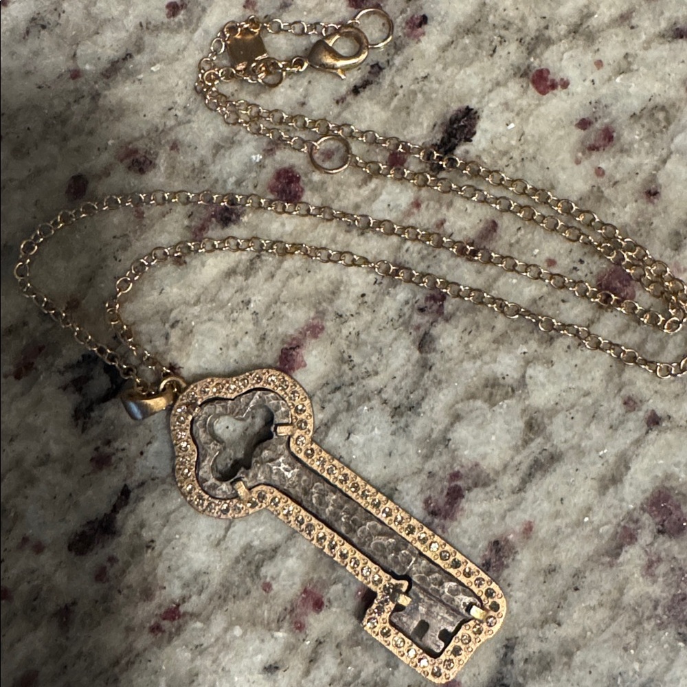 Gold Key Pendant Necklace Tat 2